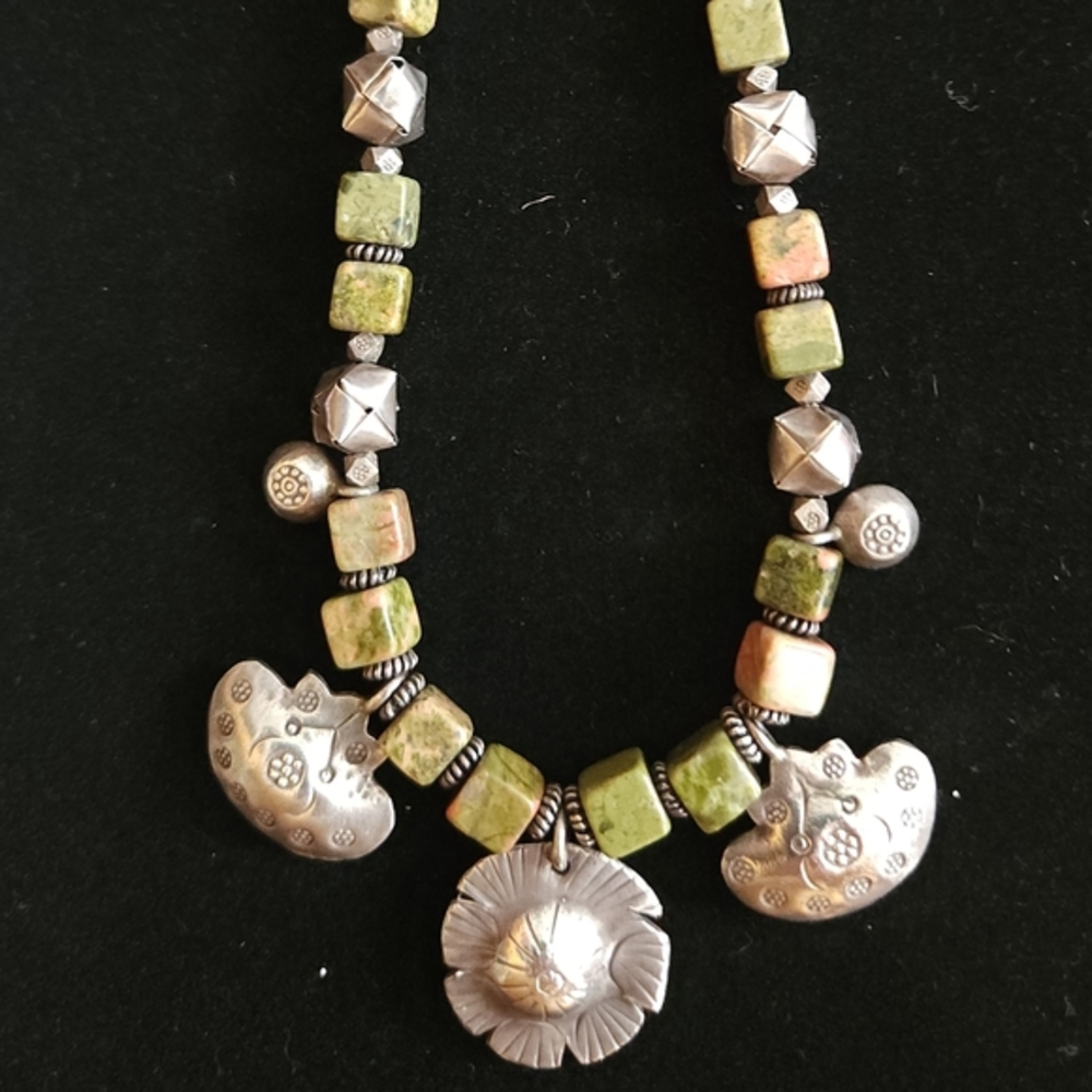 Beautifully Handcrafted Unikite/Etched Silver Strand Necklace/ Vintage ❤️